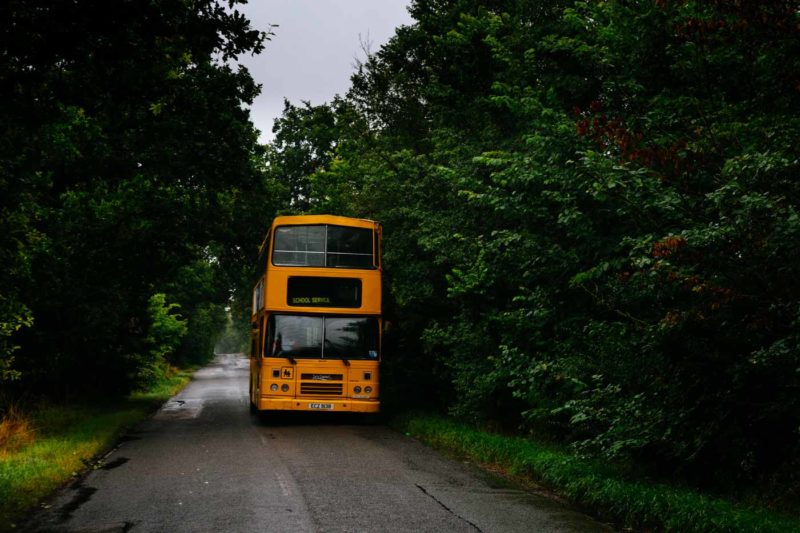 Bus escolar cerca de Cambridge