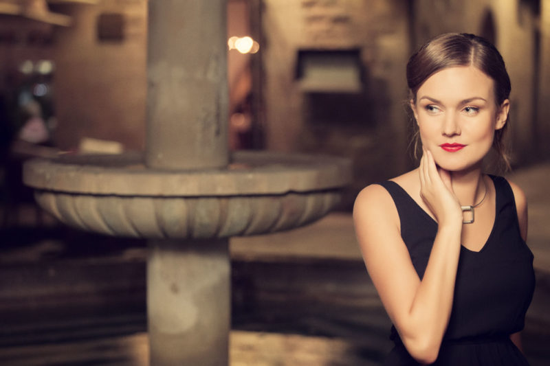 Beauty & Glamour Oriol Morte Photo Gallery