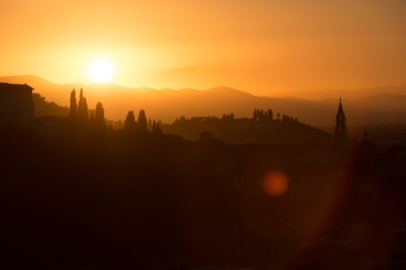 Puesta de sol sobre los montes de Florencia