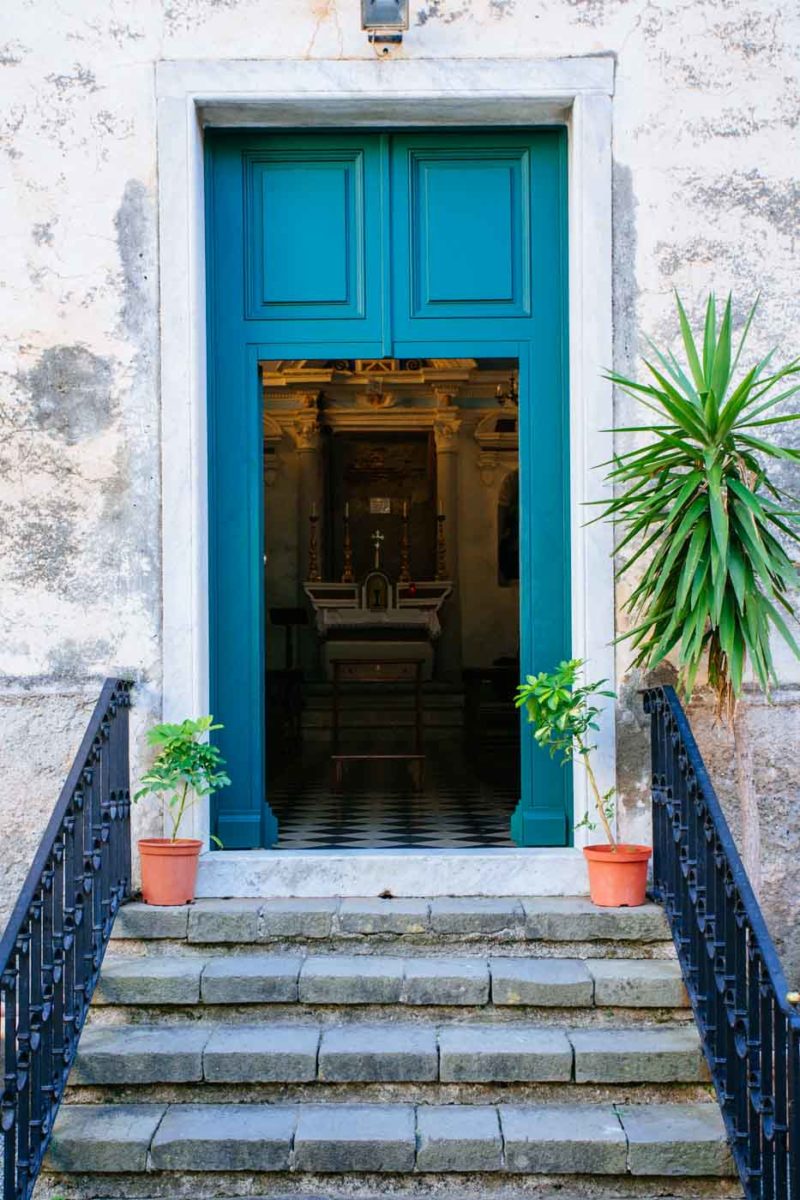 Puerta de iglesia en Corniglia, Cinque Terre