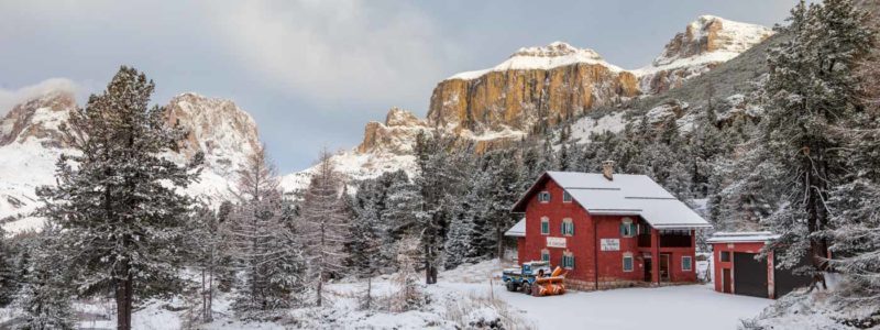 Casa de mantenimiento de carreteras cerca de Paso Pordoi